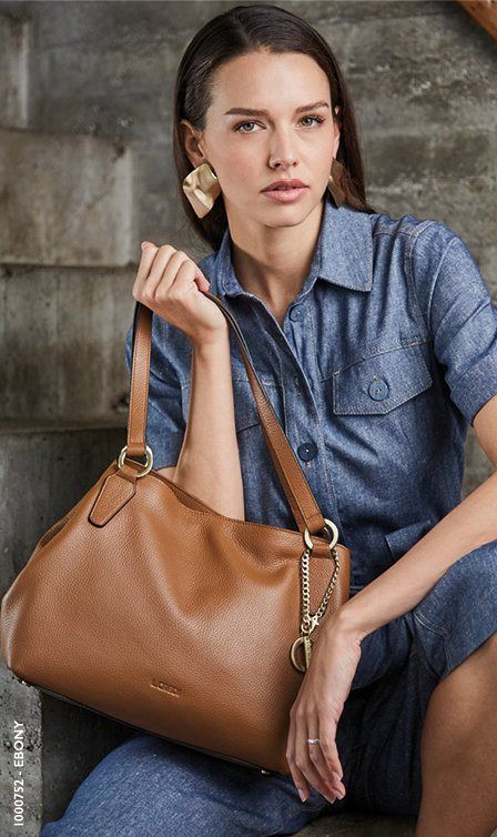 Braune Ledertasche zum Jeanshemd