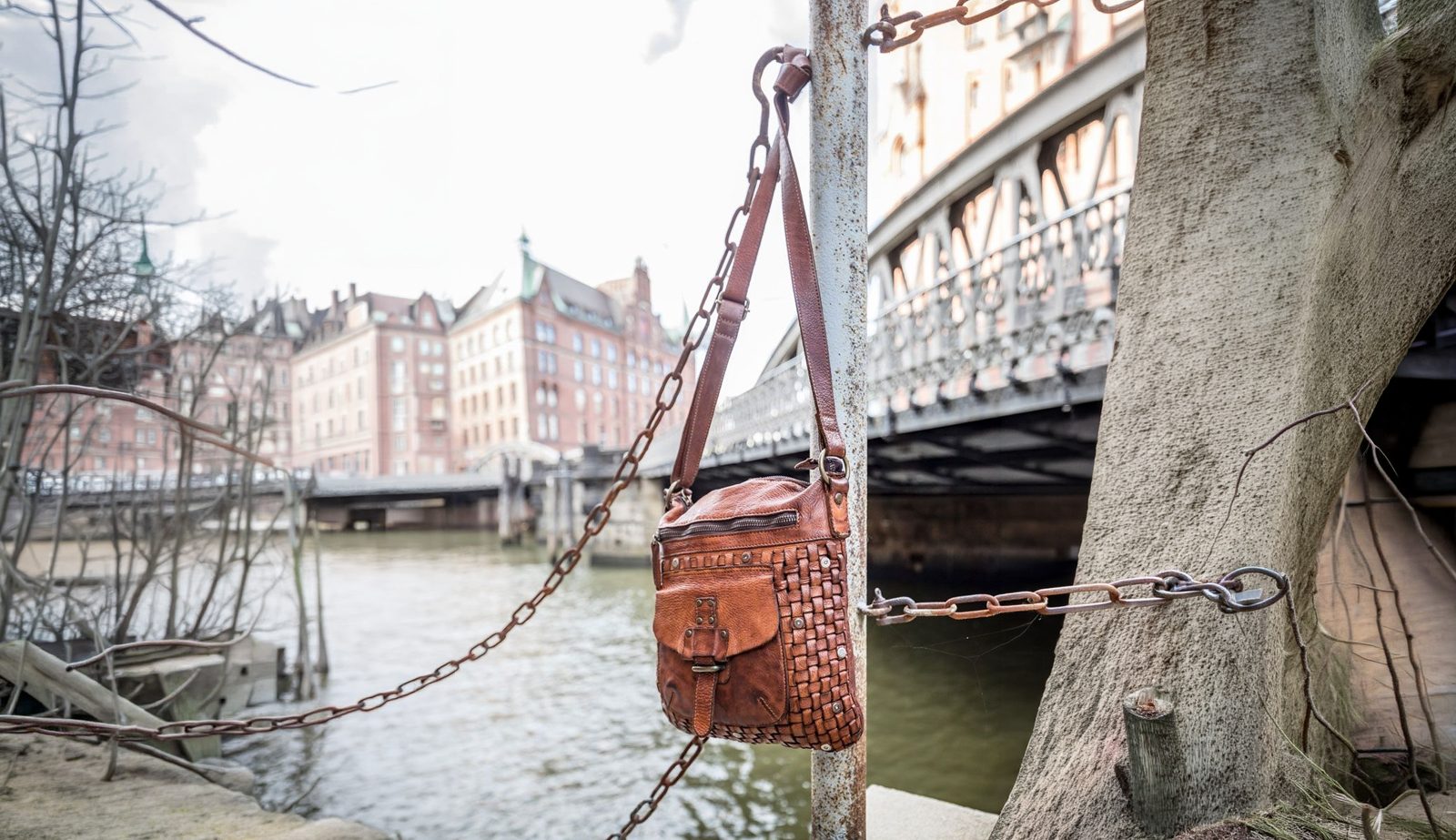 Geflochtene Ledertasche